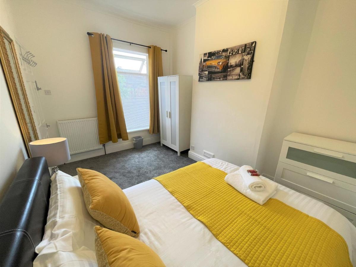 Robinhuts - 3 Bed Accommodation -Perfect For Contractors, Families & Students Kingston upon Hull ภายนอก รูปภาพ