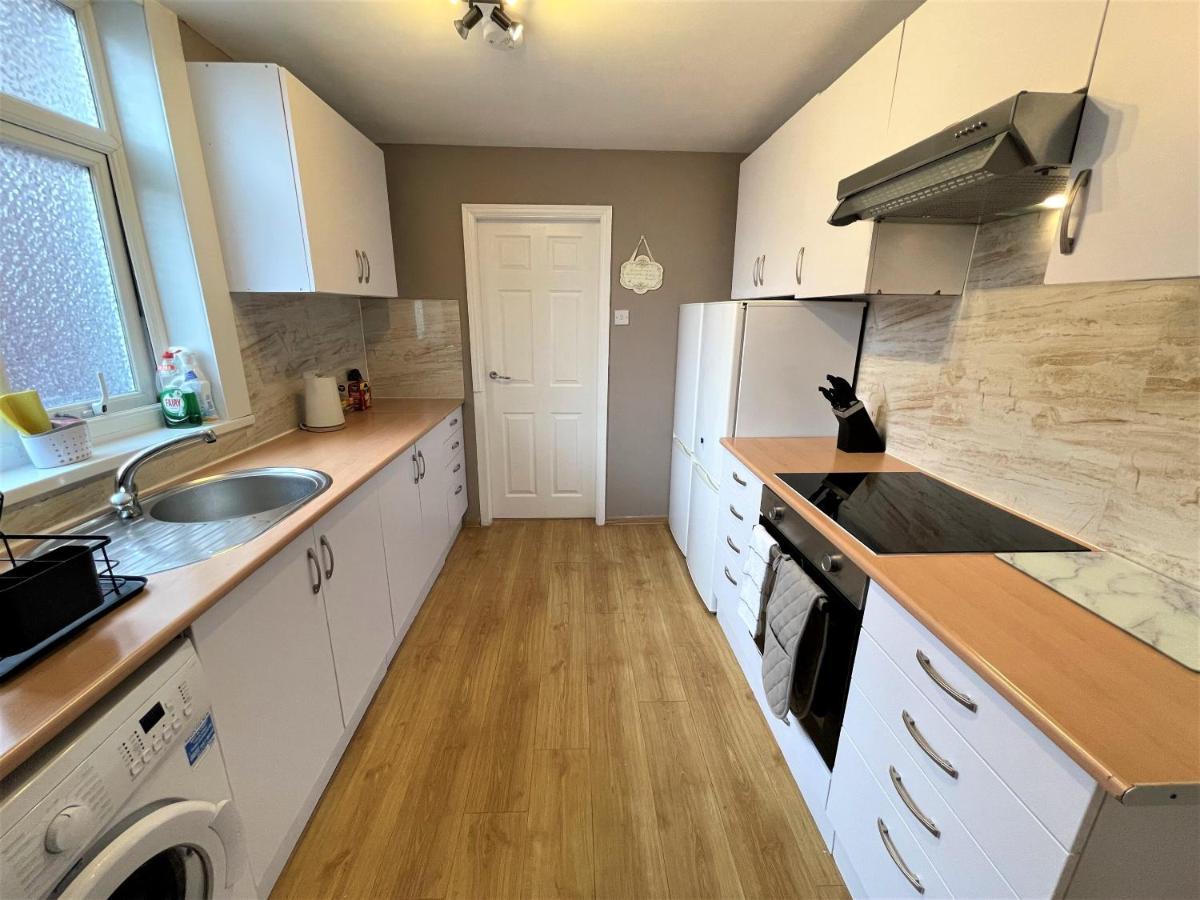 Robinhuts - 3 Bed Accommodation -Perfect For Contractors, Families & Students Kingston upon Hull ภายนอก รูปภาพ