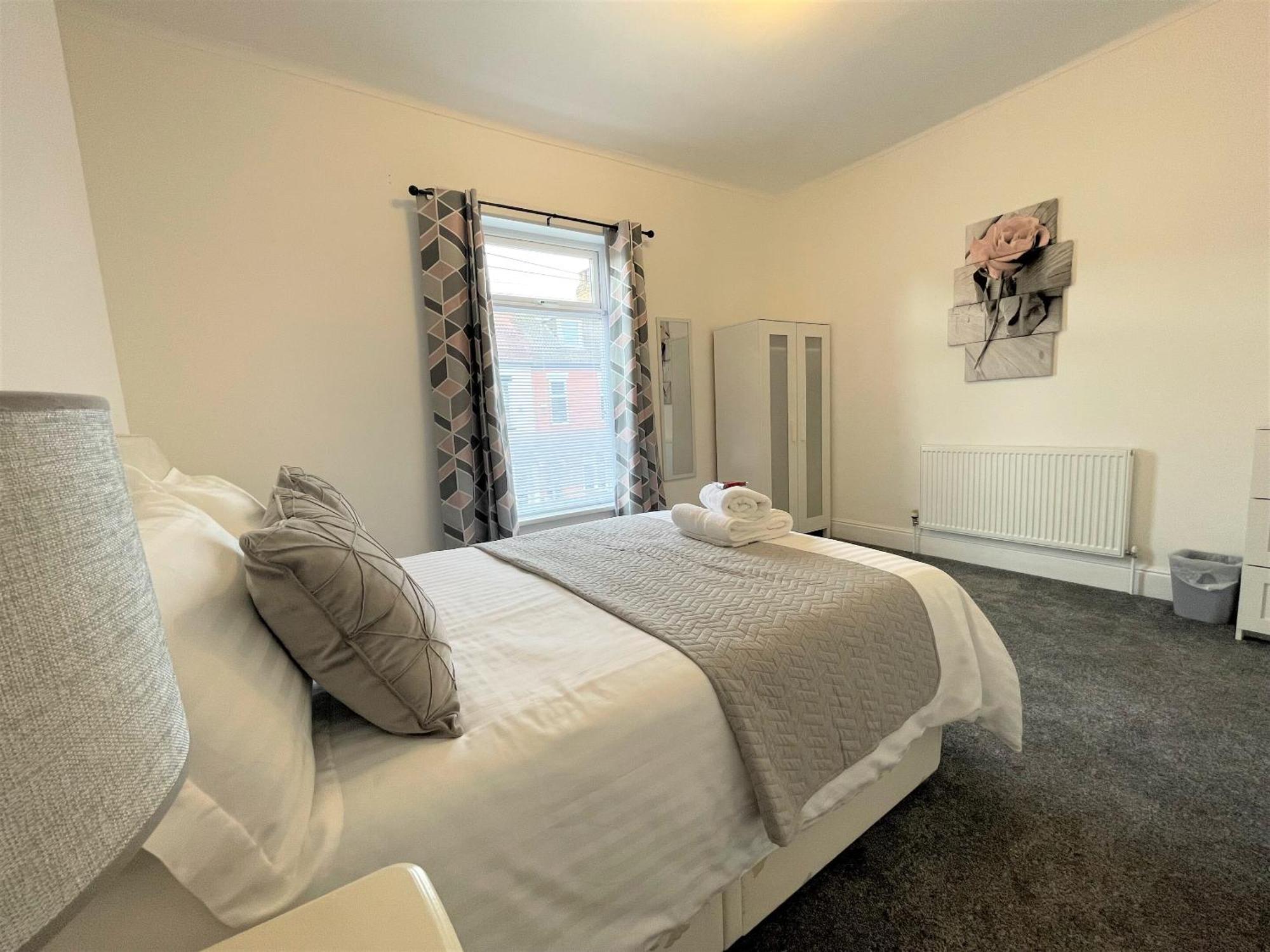 Robinhuts - 3 Bed Accommodation -Perfect For Contractors, Families & Students Kingston upon Hull ภายนอก รูปภาพ