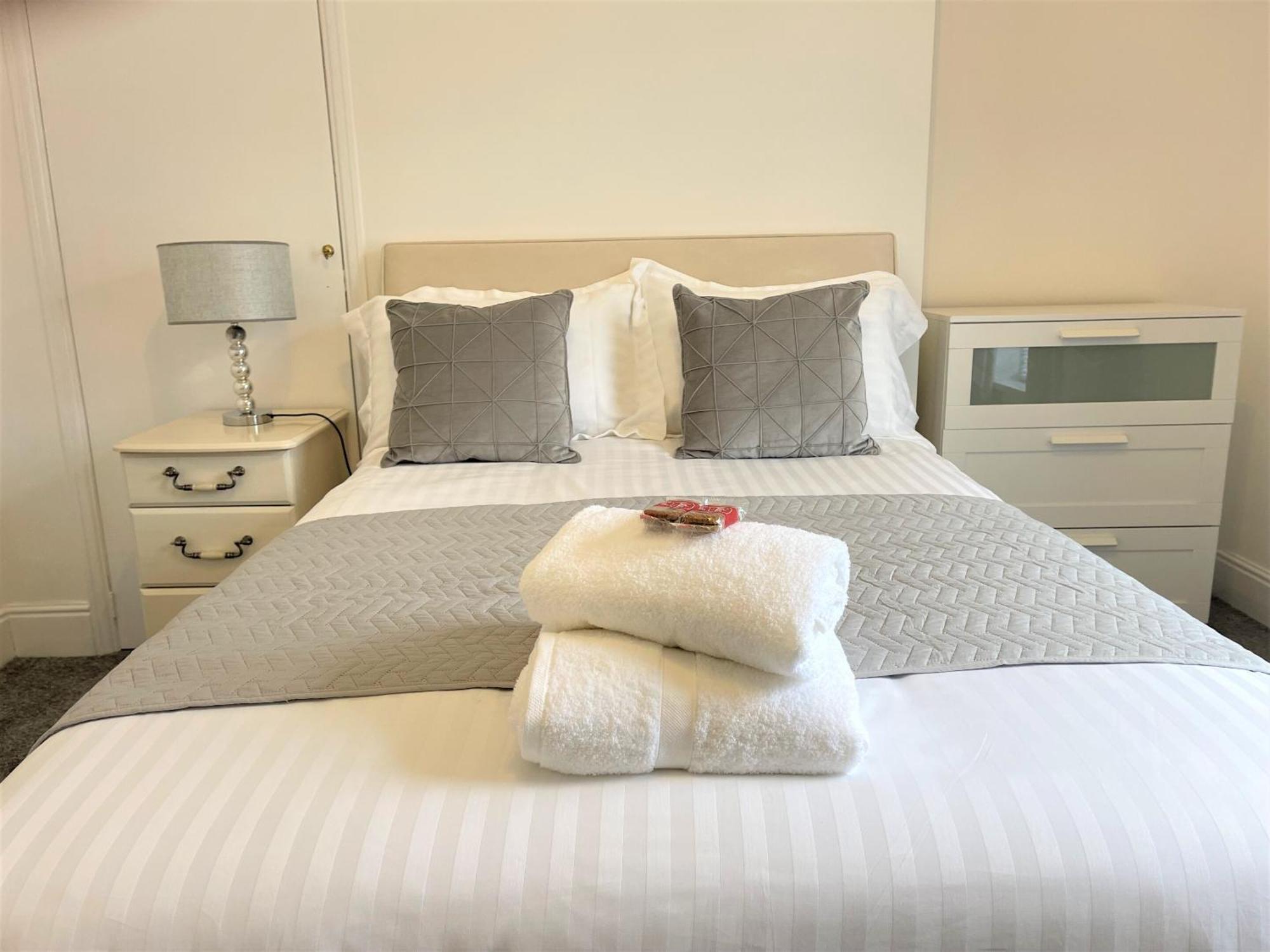 Robinhuts - 3 Bed Accommodation -Perfect For Contractors, Families & Students Kingston upon Hull ภายนอก รูปภาพ