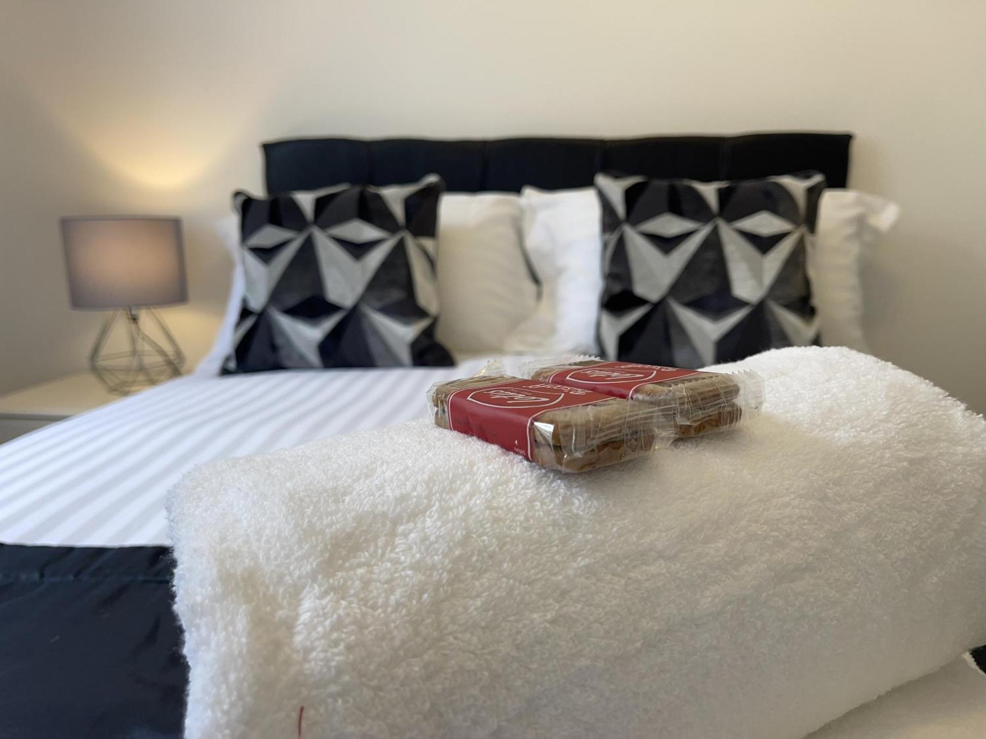 Robinhuts - 3 Bed Accommodation -Perfect For Contractors, Families & Students Kingston upon Hull ภายนอก รูปภาพ
