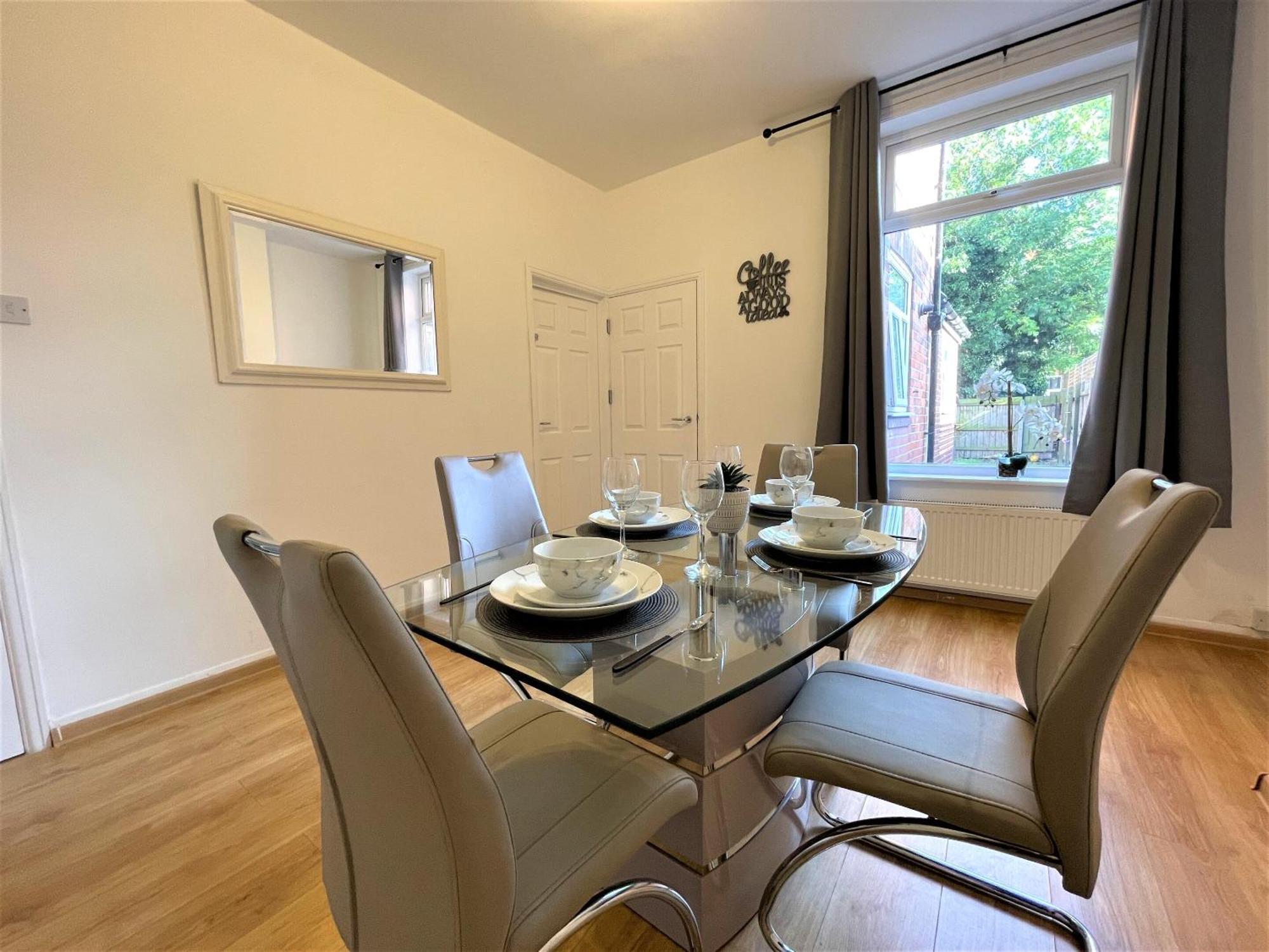Robinhuts - 3 Bed Accommodation -Perfect For Contractors, Families & Students Kingston upon Hull ภายนอก รูปภาพ