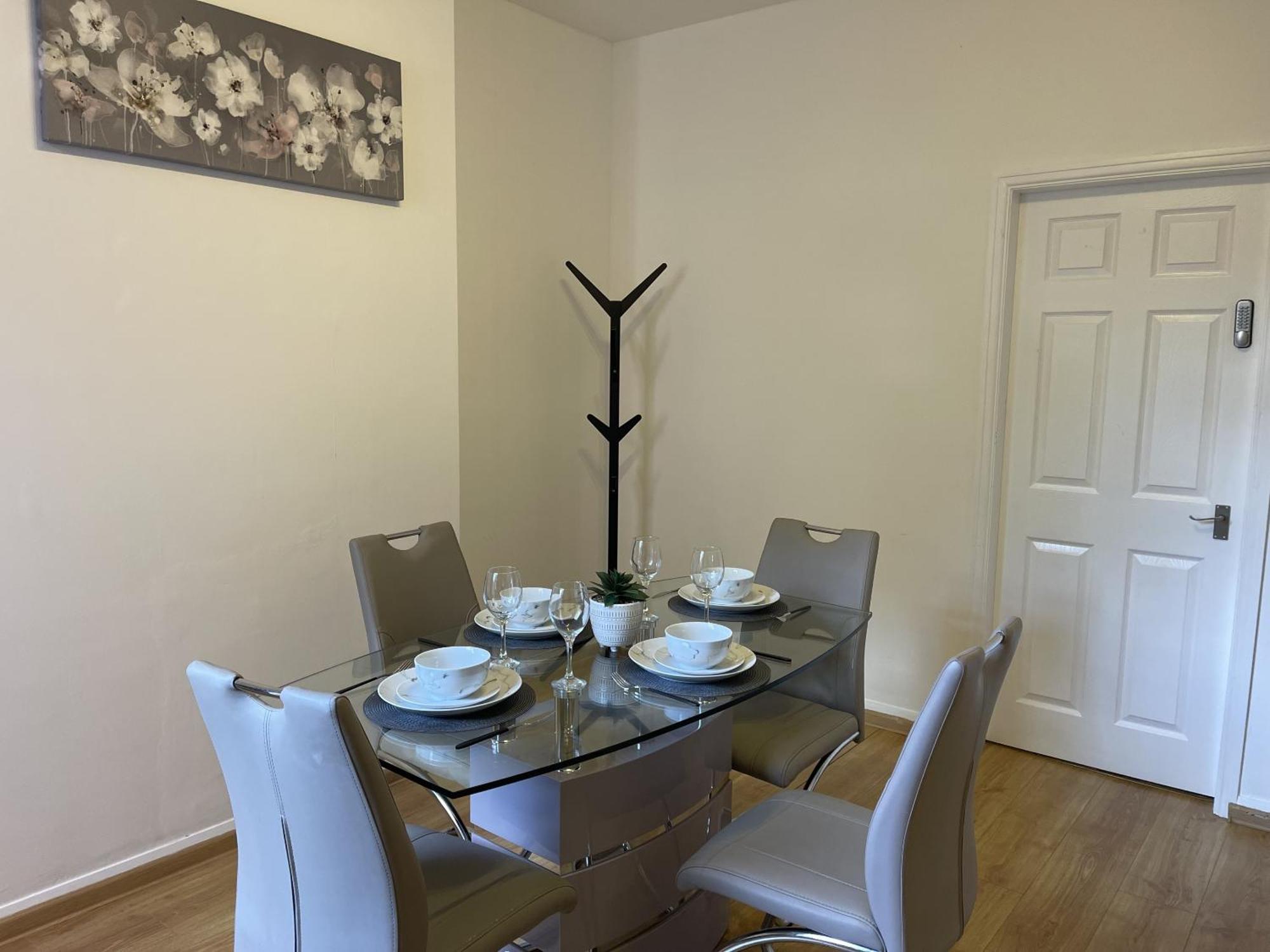 Robinhuts - 3 Bed Accommodation -Perfect For Contractors, Families & Students Kingston upon Hull ภายนอก รูปภาพ